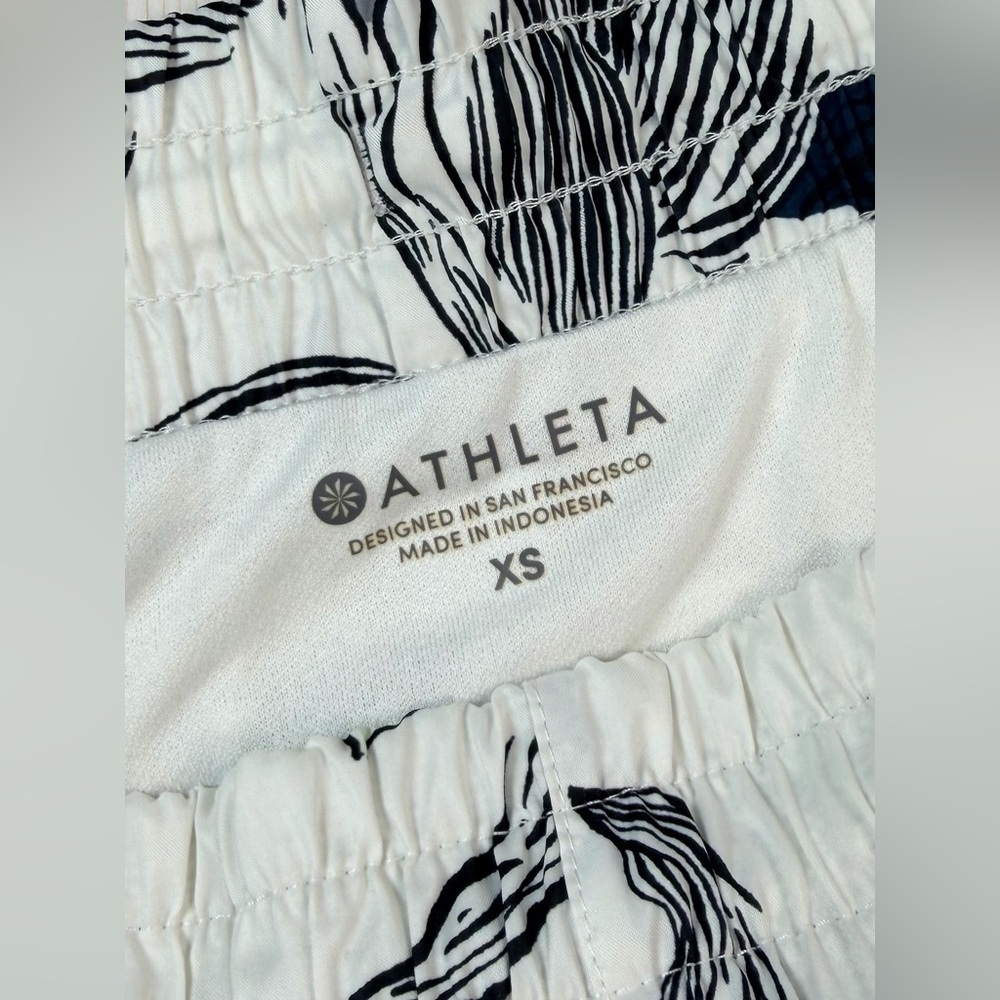 Athleta Print Racer Run Short in Floral Nouveau Size XS - Picture 4 of 12